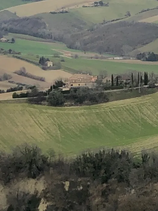 Foto dal sito di Locanda del Sole Agriturismo Ristorante Osteria Cucina Tradizionale Carne Marchigiana Alloggi Piscina Eventi
