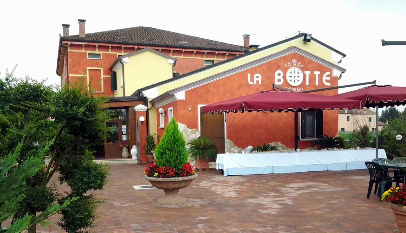 Foto dal sito di LA BOTTE | Bar • Ristorante • Pizzeria