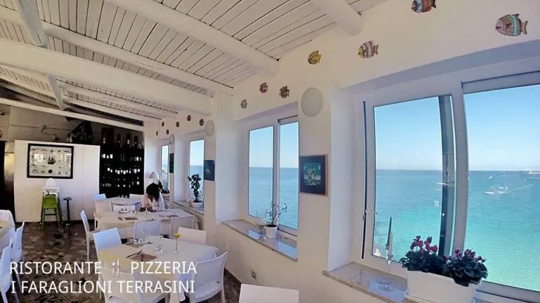 Foto dal sito di I Faraglioni Ristorante