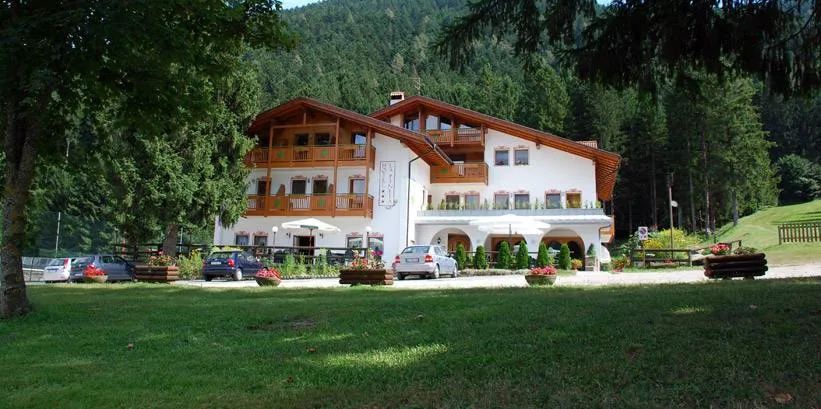 Foto dal sito di Hotel Pizzeria La Pineta